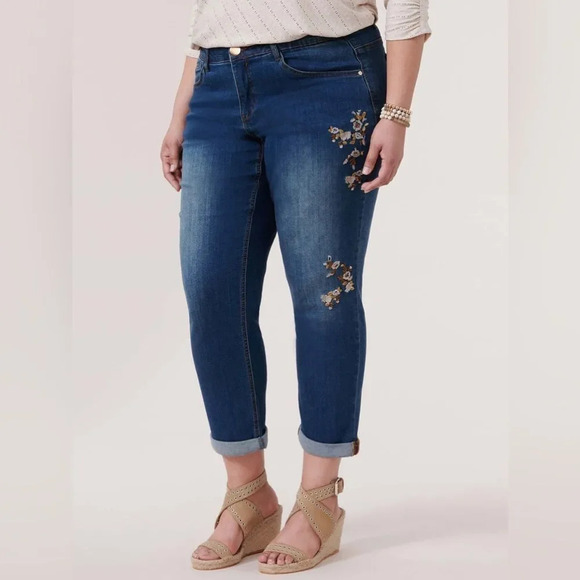 "Ab"solution® Roll Cuff Embroidered Plus Girlfriend Jean "Flex"-Ellent - Picture 2 of 7